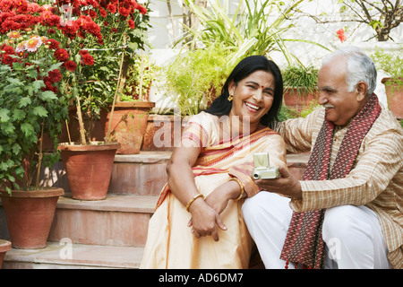 Close-up of a young couple smiling Banque D'Images