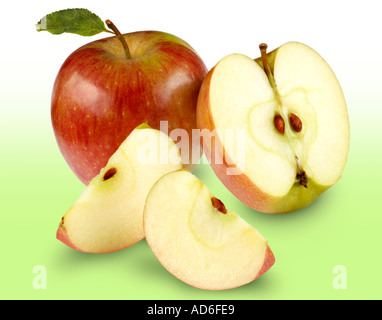 Pommes ROUGES SUR VERT Banque D'Images