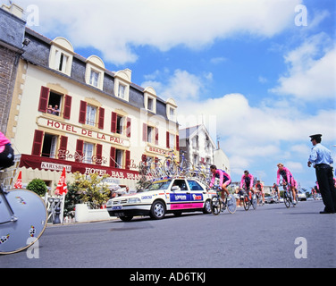 Le Tour de France à Dinard, Ille-et-Vilaine dans l'arrondissement de Saint-Malo sur l'estuaire de la Rance, Bretagne, France Banque D'Images