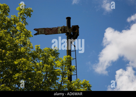 Signal ferroviaire sur la ligne désaffectée à Dungarvan Waterford, près de Stradbally, comté de Waterford, Irlande Banque D'Images