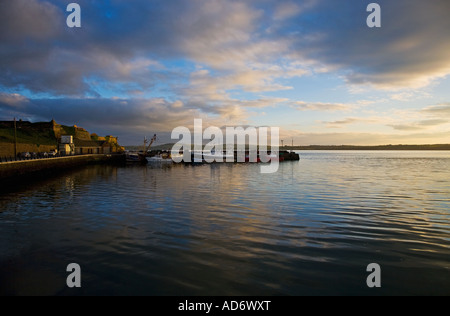 L'ancien fort britannique (1590) surplombe le port de pêche de Duncannon et le port de Waterford, la péninsule de Hook, comté de Wexford, Irlande Banque D'Images