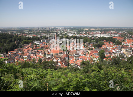 Vue panoramique du château de Windeck la jolie ville allemande de Weinheim. Banque D'Images