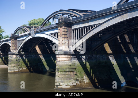 Barnes Bridge River Thames London Banque D'Images