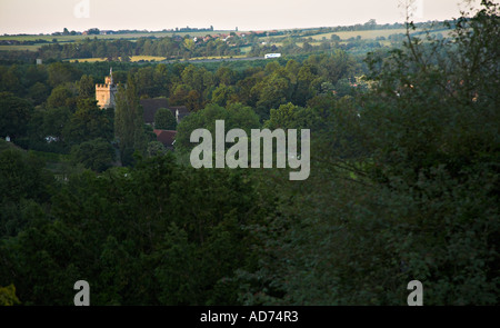 Clocher de l'église et de l'autoroute, Farningham, Kent. Banque D'Images