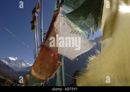 Prière bouddhiste népalaise, vol au-dessus de Namche Bazar, les pédés, sur le camp de base de l'Everest Trek, au Népal. Banque D'Images