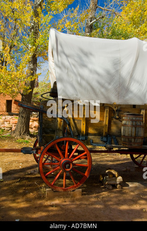 Prairie Schooner vieux chariot couvert les ressorts au National Monument près de Fredonia Arizona Banque D'Images