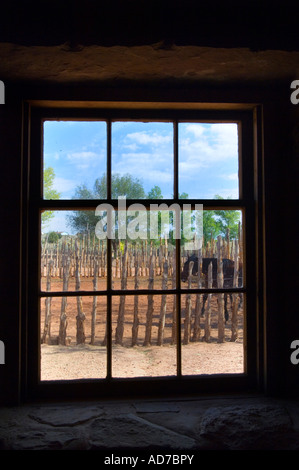 À l'ancienne fenêtre en verre à corral à l'Est les ressorts cabine National Monument près de Fredonia Arizona Banque D'Images