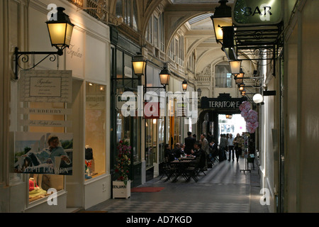 Galerie de la Madeleine (ouvert en 1845), le centre commercial couvert/arcade, Paris, France Banque D'Images