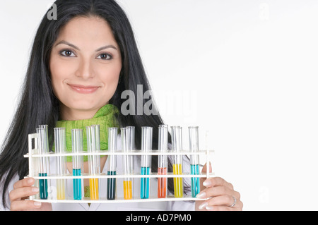 Portrait of a female technician holding a test tube rack Banque D'Images