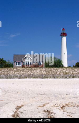 Célèbre Phare et Beach Cottage à Cape May Point New Jersey États-Unis Amérique latine Banque D'Images