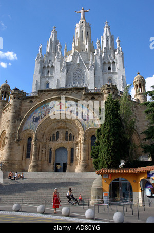 Voir l'église Sagrado Corazón en haut du mont Tibidabo Barça Barcelone Catalogne Catalogne Catalogne Costa Brava España Espagne Europe Banque D'Images