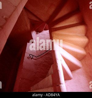 Escalier en pierre rose dans un château écossais Banque D'Images