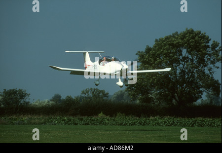 Dyn'Aero MCR-01' Club Banbi G-DECO avion ultra-léger à l'atterrissage à Breighton airfield Banque D'Images