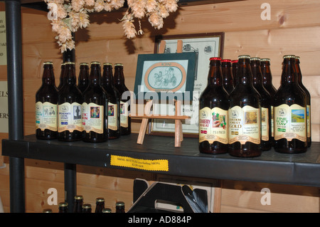 Les bouteilles de bière dans la brasserie Iceni boutique, Mundford, Norfolk, UK Banque D'Images