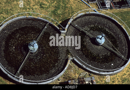 Usine de traitement des eaux usées, au nord du Pays de Galles, Royaume-Uni Banque D'Images