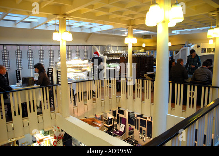 Intérieur de Willow Tea Rooms, conçu par Charles Rennie Mackintosh. Sauchihall Street. Glasgow. L'Écosse. Déc Banque D'Images