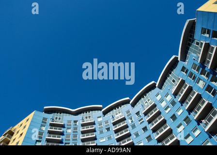 Crown Heights appartement résidentiel développement et ciel bleu Alencon Link Basingstoke Banque D'Images