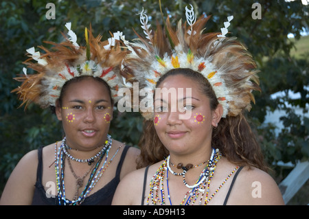 2 PNG deux danseurs de Port Moresby dsc 5201 Banque D'Images