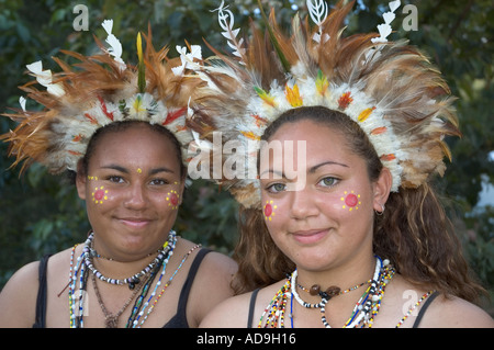 Port Moresby danseurs tribaux traditionnels 2 deux paires couple Dsca 5203 Banque D'Images