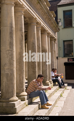 Pays de Galles Carmarthenshire Carmarthen personnes sur mesures Guildhall Banque D'Images