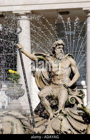 Fontaine de Neptune, Cheltenham Spa, Gloucestershire, en Angleterre, Royaume-Uni Banque D'Images