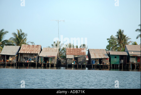 Riverside abris à Kampot, Cambodge Banque D'Images