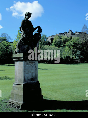 Le Château d'édimbourg vu sur 'Les Jardins de Princes Street', Édimbourg, Lothian, Écosse, Royaume-Uni. Banque D'Images