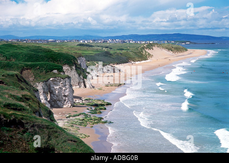 Les Roches Blanches, Portrush le comté d'Antrim en Irlande du Nord Banque D'Images