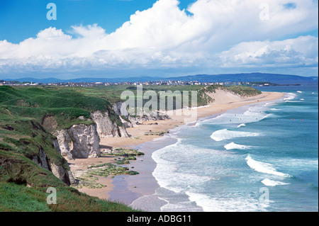 Les Roches Blanches, Portrush le comté d'Antrim en Irlande du Nord Banque D'Images