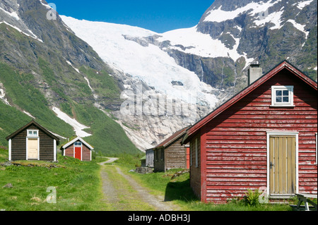 Maisons d'été à Boyumseter et glacier Boyabreen Fjaerland Sogn og Fjordane Norvège Sogndal Banque D'Images
