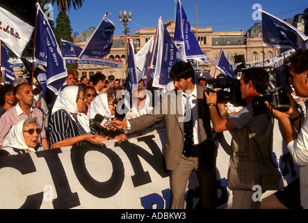 Mères argentines, Madres de la Plaza de Mayo, protester, protestation, Plaza de Mayo, ville de Buenos Aires, Argentine Banque D'Images