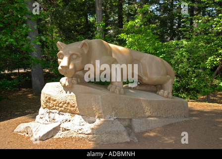 Nittany Lion culte sur le campus de l'Université d'État de Pennsylvanie à Penn State College ou University Park California PA Banque D'Images