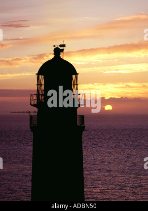 Dh RUDHA REIDH Lighthouse CROMARTY ROSS et coucher de soleil sur la Minch Banque D'Images