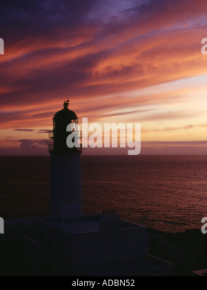 Dh RUDHA REIDH Lighthouse CROMARTY ROSS et coucher de soleil sur la Minch Banque D'Images