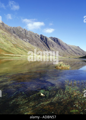 dh Loch Achtriochatan GLENCOE ARGYLL escarpé Eagach le soir Chancellor montagnes marron clair lochside glen coe montagnes Banque D'Images