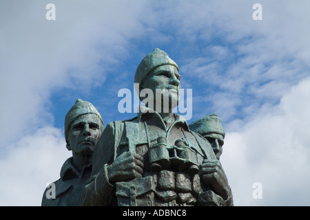 Dh SPEAN BRIDGE INVERNESSSHIRE monument trois soldats Commandos bronze statue Banque D'Images