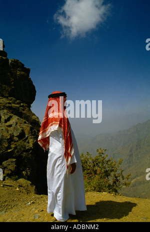 L'Arabie Saoudite l'homme en costume traditionnel Banque D'Images