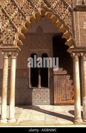 Cusped d'arches, la Cour, Cour du Maidens, Patio de las Apartment Doncellas, El Alcazar, Alcazar, Séville, Séville, Espagne, Province Europe Banque D'Images