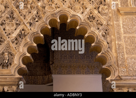 Cusped d'arches, la Cour, Cour du Maidens, Patio de las Apartment Doncellas, El Alcazar, Alcazar, Séville, Séville, Espagne, Province Europe Banque D'Images