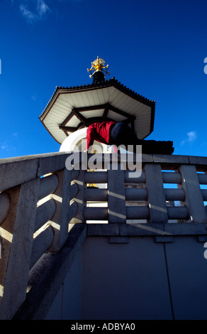 Crédit photo DOUG BLANE Doug Blane pratiquant le Parkour factory ♡ lovely fairies ♡ pascal Alexandra au cercle de pierre Willen, Milton Keynes Banque D'Images