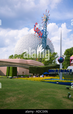 Vaisseau spatial Terre sphère à l'entrée de Epcot Center, Walt Disney World en Floride Banque D'Images