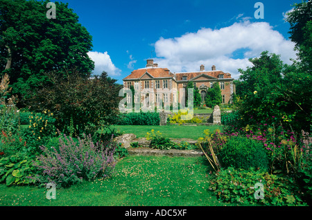 Vue de la chambre de l'heale jardins paysagers woodford valley près de Salisbury Wiltshire england uk Banque D'Images