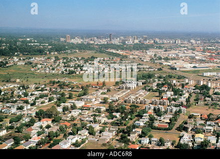 Vue aérienne d'une partie de la banlieue sud-C avec ville en arrière-plan Nairobi Kenya Afrique de l'Est Banque D'Images