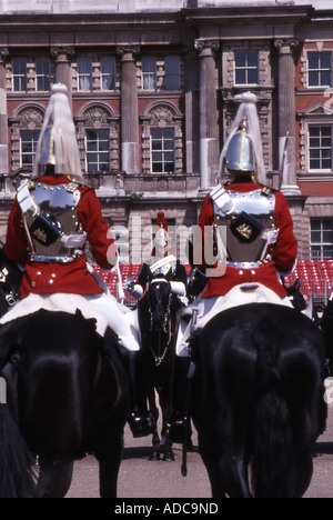 Gardes vie Troopers, relève de la garde, Horseguards Parade, Londres Banque D'Images