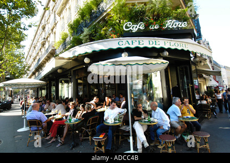 Café de Flore à Saint Germain des Prés Paris France Banque D'Images