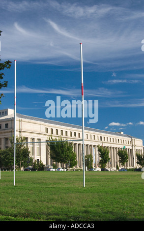 Poteaux de but en face de Bureau of Engraving Washington DC Banque D'Images