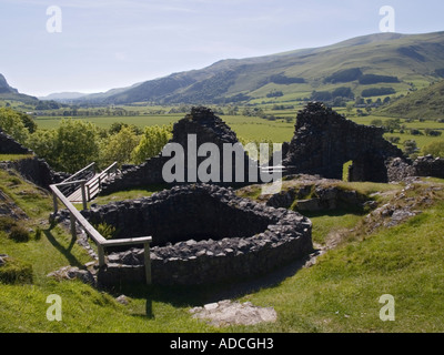 Castell-y-Bere 13e siècle ruines de bien et tour ronde dans la Dysynni Valley dans le parc national de Snowdonia Llanfihangel-y-pennant Gwynedd au Pays de Galles UK Banque D'Images