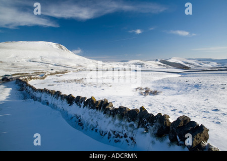 Neige de l'hiver, Mam Tor & la grande crête, parc national de Peak District, Derbyshire, Angleterre, RU Banque D'Images