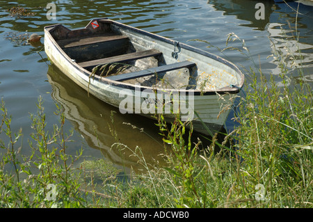 L'Angleterre, Cornwall, Lerryn, bateau à rames Banque D'Images