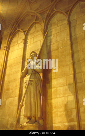 Paris Notre Dame Jeanne d'arc intérieur de la Sculpture de Notre Dame Paris France Europe Banque D'Images
